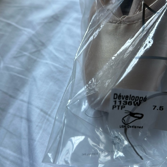 Capezio pointe shoes - Picture 3 of 5